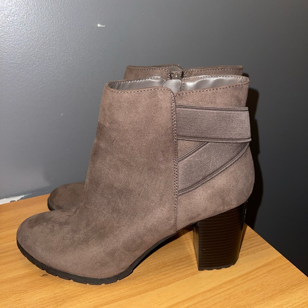 Grey heal Booties